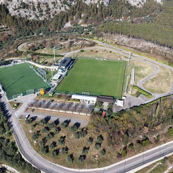 Campo sportivo Oltra a Dro realizzazione palazzina servizi
